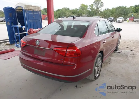2016 Volkswagen Passat 1.8T Sel z USA, uszkodzony, nr VIN 1VWCT7A34GC065171
